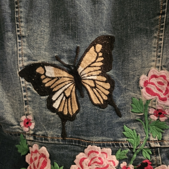 Embroidered Denim Jacket with Floral and Butterfly Design - Picture 4 of 6